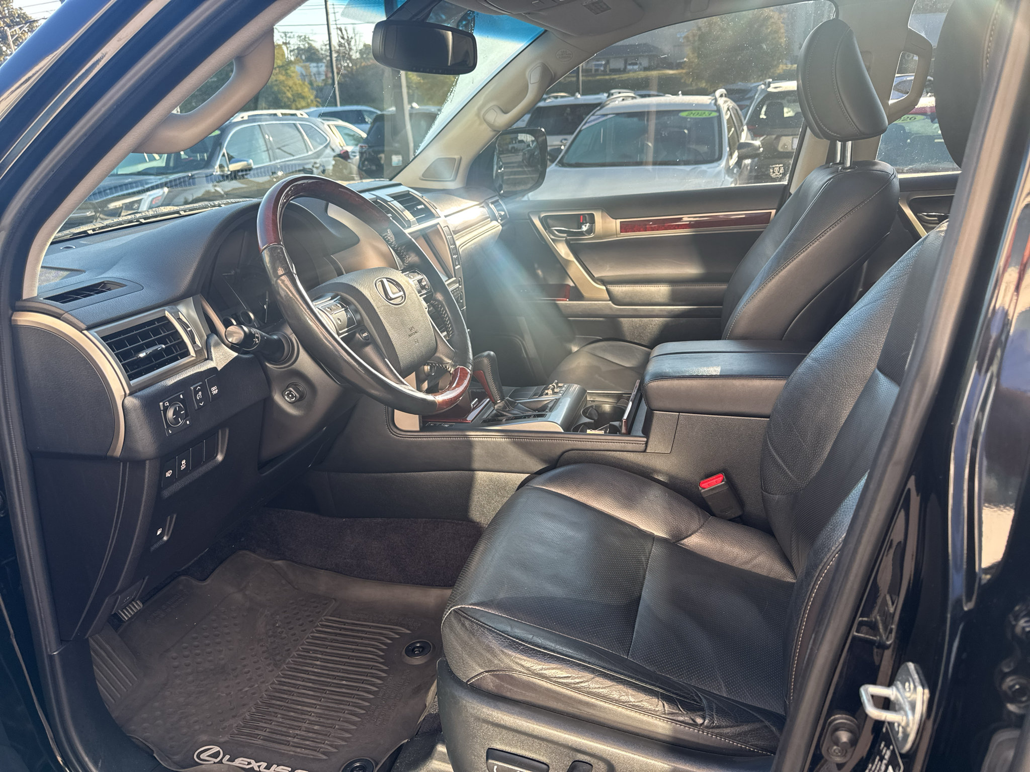 Used 2017 Lexus GX 460 Premium w/ Premium Package AWD/4WD image 9