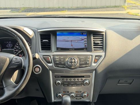 Used 2019 Nissan Pathfinder SL AWD/4WD image 17