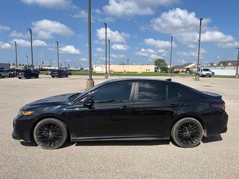 Certified 2022 Toyota Camry SE FWD image 3