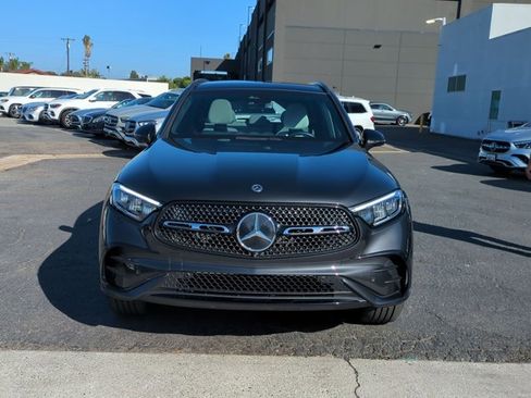 Used 2025 Mercedes-Benz GLC 350e 4MATIC image 2
