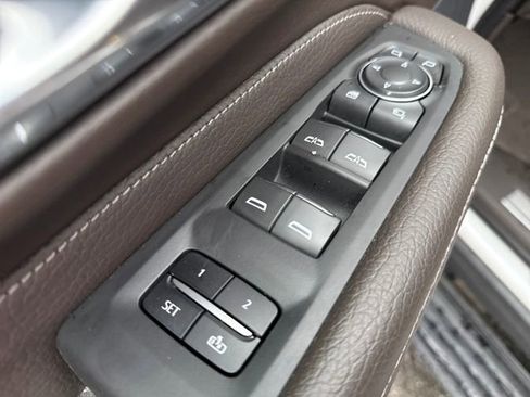 Used 2022 GMC Yukon XL Denali image 11