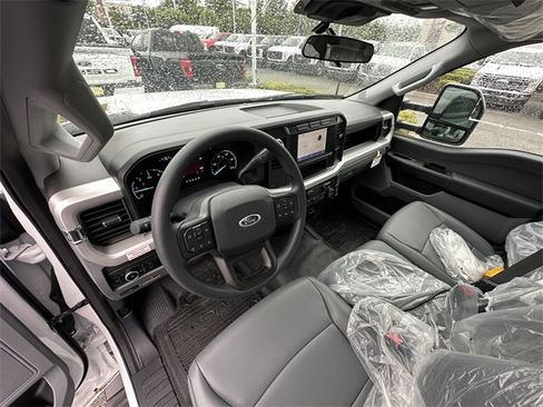 New 2024 Ford F550 4x4 Regular Cab Super Duty image 3