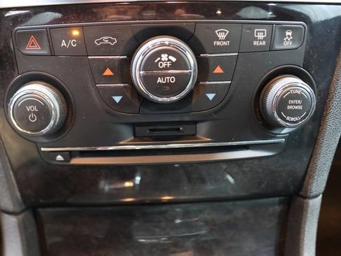 Used 2014 Chrysler 300 C AWD/4WD image 23