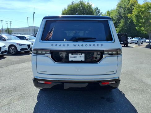 Used 2023 Jeep Grand Wagoneer Series III AWD/4WD image 18