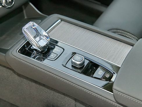 New 2026 Volvo XC90 B6 Ultra w/ Protection Package image 16