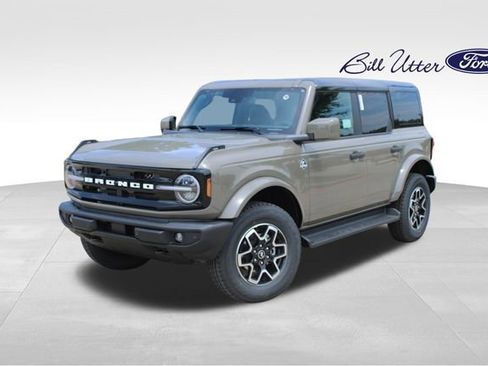 New 2026 Ford Bronco Outer Banks AWD/4WD image 1