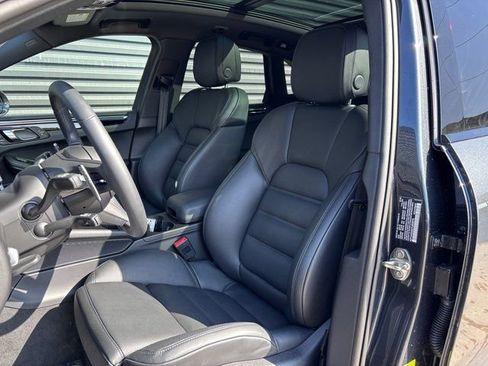 Certified 2026 Porsche Macan image 5