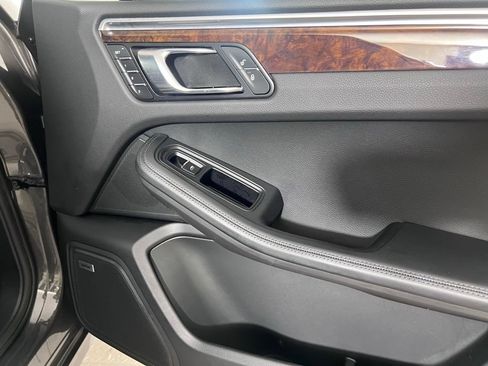 Certified 2018 Porsche Macan Turbo AWD/4WD image 19