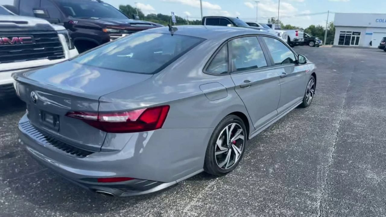 Used 2024 Volkswagen Jetta GLI Autobahn FWD image 9
