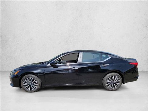 Used 2023 Nissan Altima 2.5 SV FWD image 8