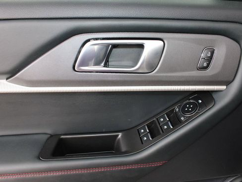 Used 2025 Ford Explorer ST-Line AWD/4WD image 22