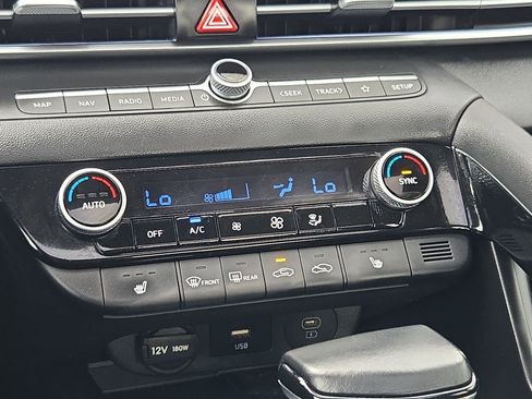 Used 2025 Hyundai Elantra Limited FWD image 27