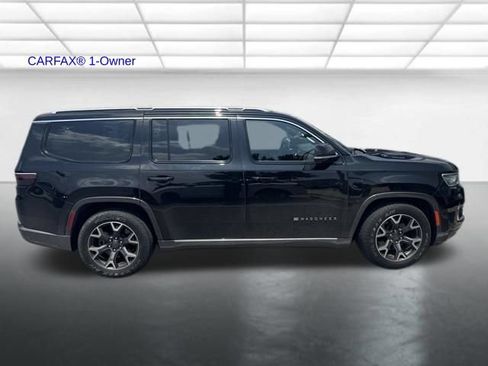 Used 2022 Jeep Wagoneer Series III w/ Premium Group I AWD/4WD image 2