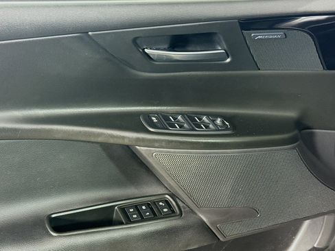 Used 2018 Jaguar XE Premium image 24