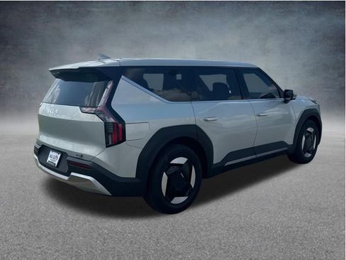 Used 2024 Kia EV9 Light Long Range RWD image 10
