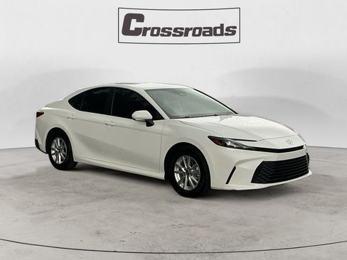 Used 2025 Toyota Camry LE FWD image 7