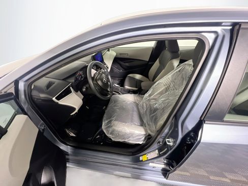 Used 2025 Toyota Corolla LE FWD image 15