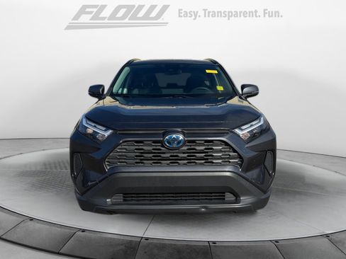 Used 2022 Toyota RAV4 XLE image 2
