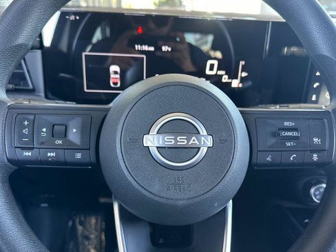 Used 2025 Nissan Kicks SV AWD/4WD image 23