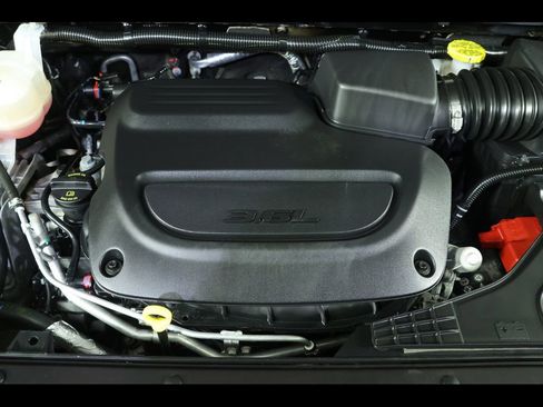 Used 2025 Chrysler Pacifica Select image 21