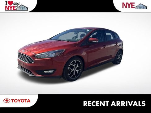 Used 2018 Ford Focus SEL w/ Cold Weather Package FWD image 1