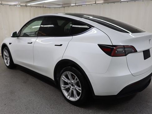 Used 2021 Tesla Model Y Long Range AWD/4WD image 3