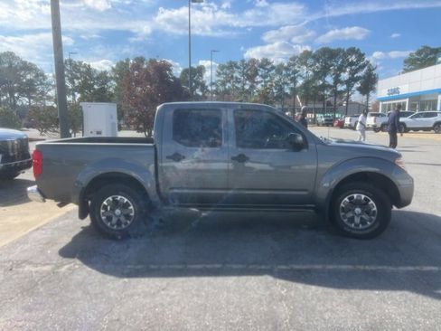 Used 2019 Nissan Frontier SV image 4