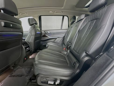 Used 2023 BMW X7 xDrive40i image 9