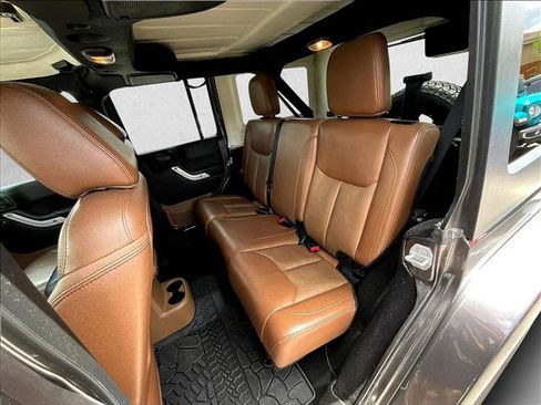 Used 2017 Jeep Wrangler Unlimited Sahara w/ Connectivity Group AWD/4WD image 25