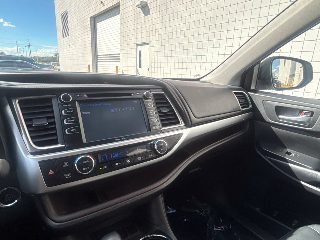 Used 2014 Toyota Highlander XLE FWD image 15
