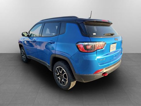 Used 2025 Jeep Compass Trailhawk AWD/4WD image 9