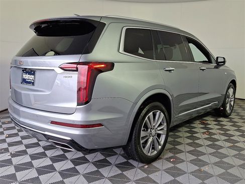 Used 2023 Cadillac XT6 Premium Luxury image 6