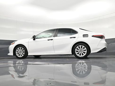Used 2019 Toyota Camry LE FWD image 33