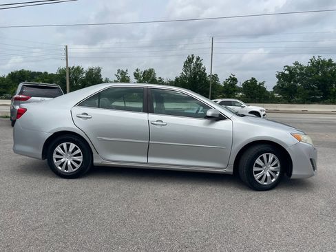 Used 2012 Toyota Camry LE FWD image 2