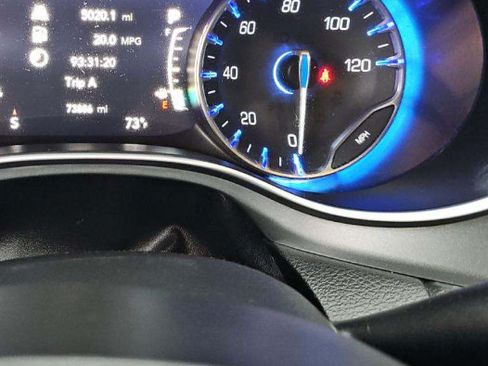 Used 2019 Chrysler Pacifica Touring-L Plus w/ Advanced Safetytec Group FWD image 5