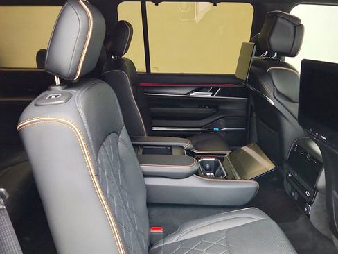 Used 2024 Jeep Grand Wagoneer Series III w/ Rear Seat Video Group 1 AWD/4WD image 26