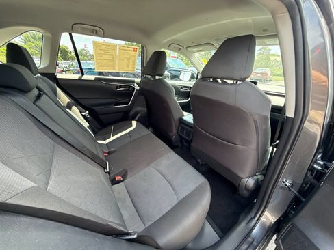 Used 2025 Toyota RAV4 XLE FWD image 24