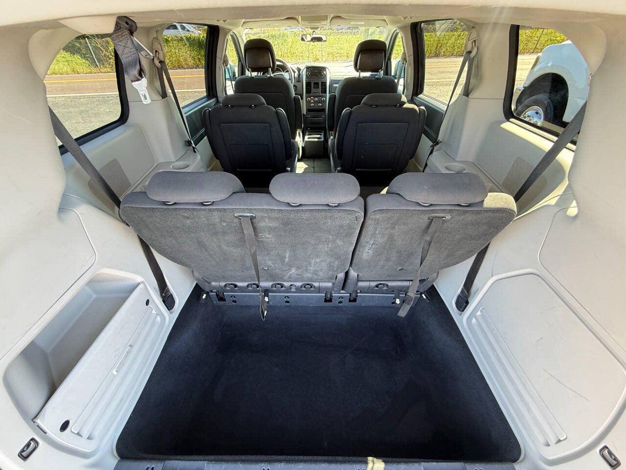 Used 2010 Dodge Grand Caravan SE FWD image 8