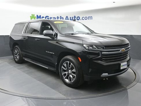 Used 2022 Chevrolet Suburban LT w/ Luxury Package image 2