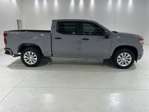 Used 2025 Chevrolet Silverado 1500 Custom image 9