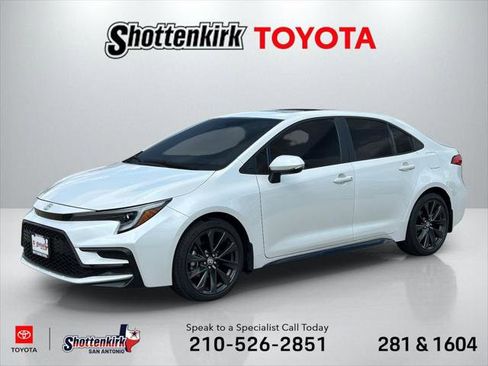 Certified 2025 Toyota Corolla SE image 1