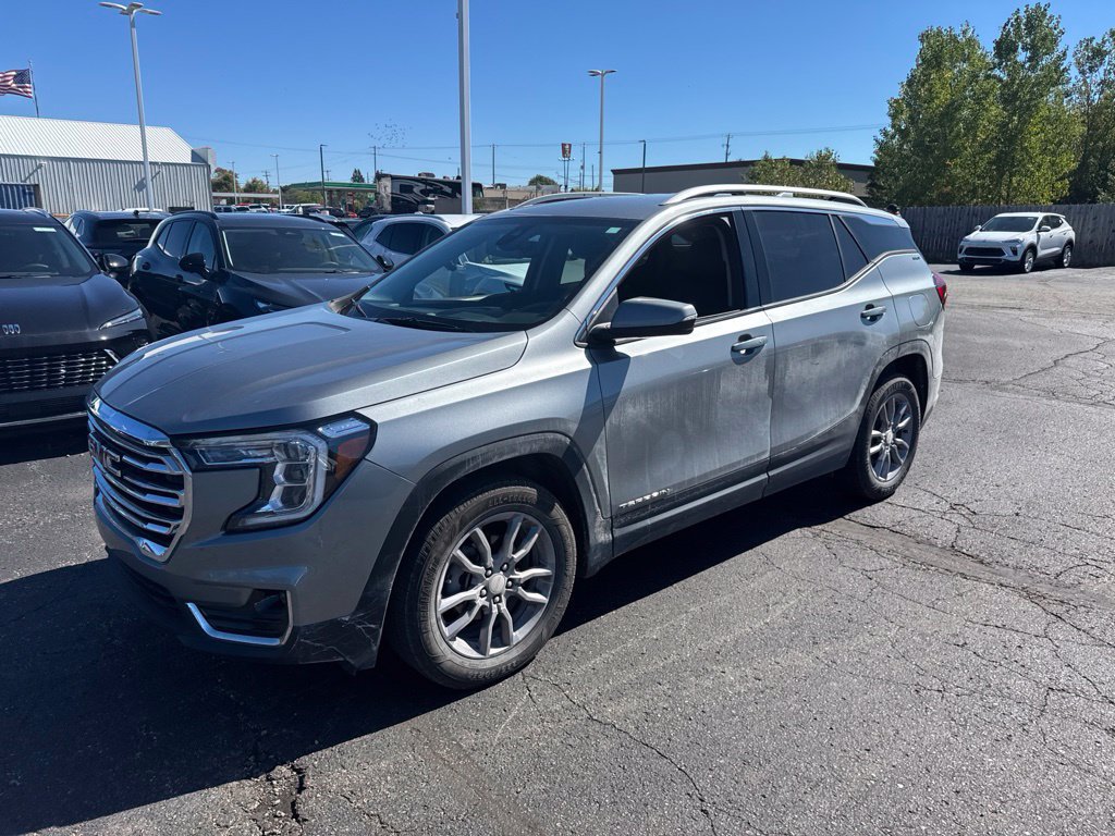 Used 2023 GMC Terrain SLT w/ LPO, Floor Liner Package AWD/4WD image 5