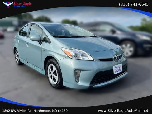 Used 2014 Toyota Prius Two FWD image 2