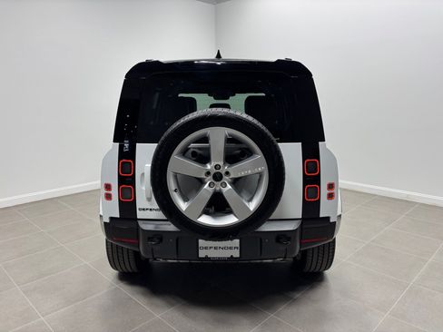 Used 2026 Land Rover Defender 110 X-Dynamic SE AWD/4WD image 8
