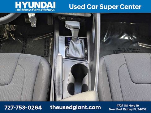 Used 2024 Hyundai Elantra SE FWD image 19