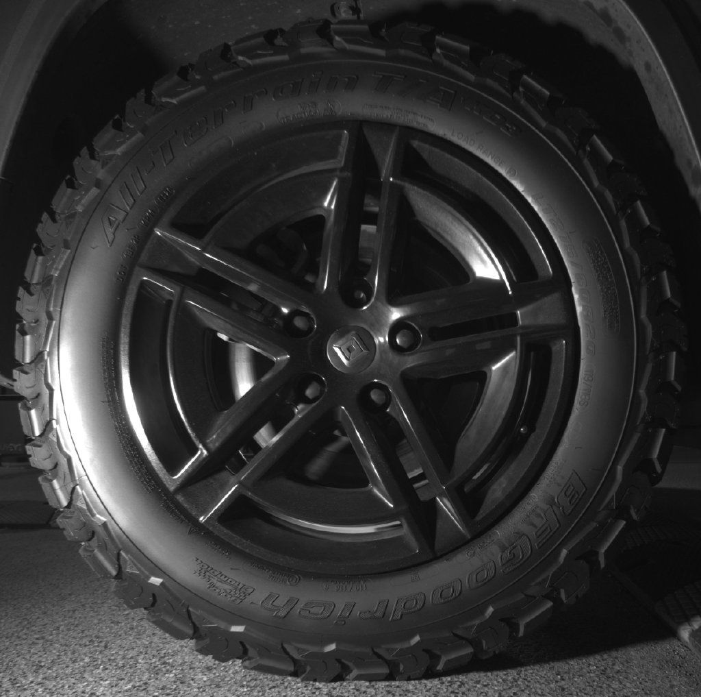 Used 2025 Rivian R1S Adventure Dual AWD/4WD image 13