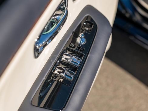 Used 2024 Rolls-Royce Ghost image 25