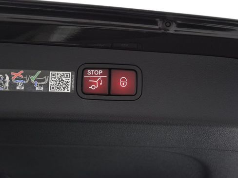 Used 2026 Mercedes-Benz E 53 AMG e 4MATIC Wagon image 33