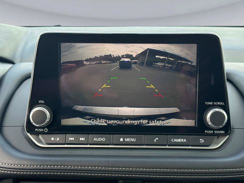 Used 2024 Nissan Rogue SV FWD image 25
