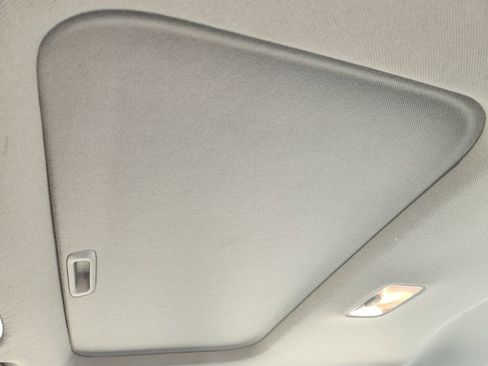 Used 2024 Hyundai Elantra Limited image 31